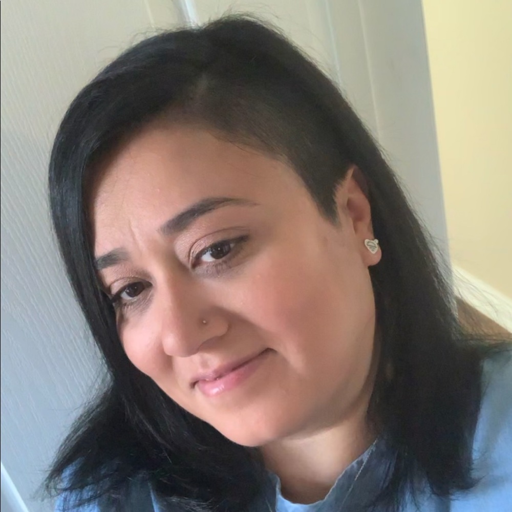 Meet your Posher, Esmenia